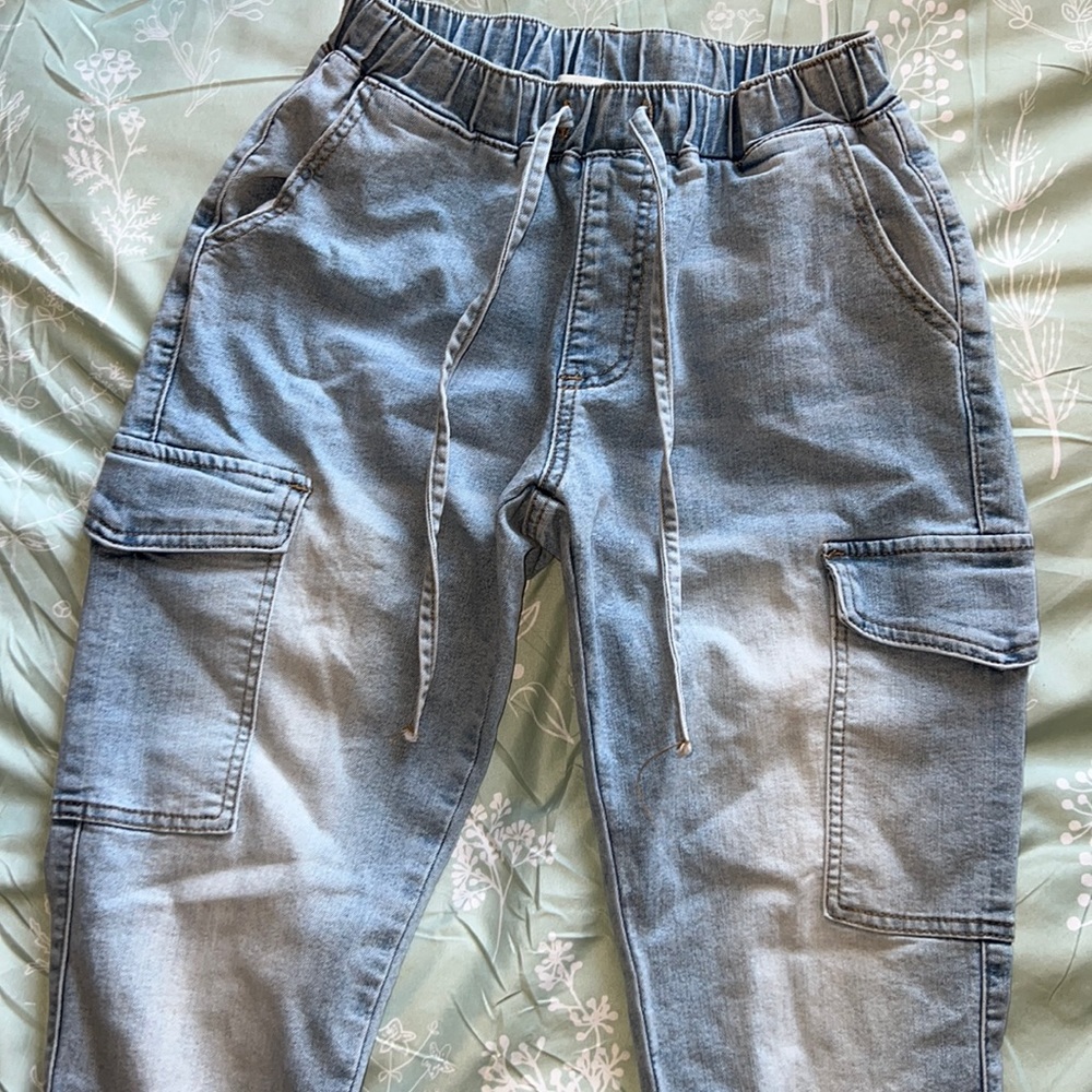 Blue lite washed jeans, scrunched at bottom